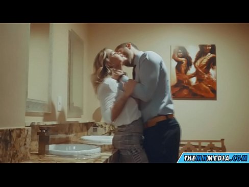 ❤️ Marka timo cad oo bunni ah ay kugu sasabtaan qolka nasashada ee dadweynaha Porno Guri ❌️❤